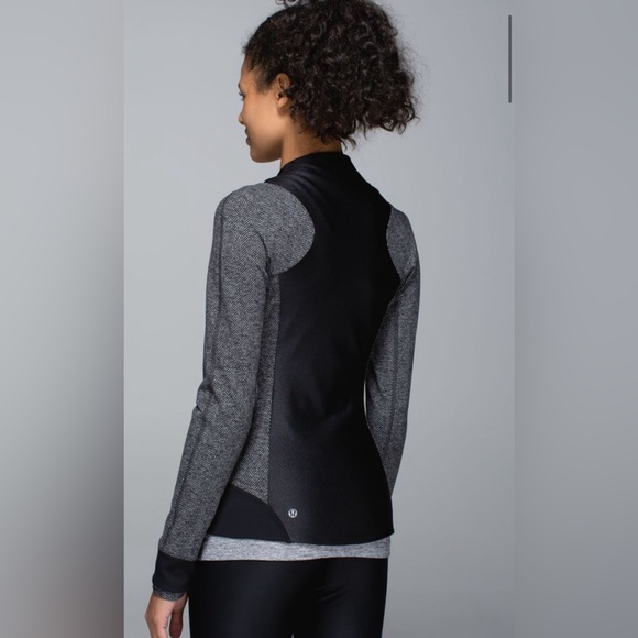 Lululemon Emerge Renewed Jacket in Black and Herringbone - EXCELLENT/LIKE NEW - Picture 2 of 13
